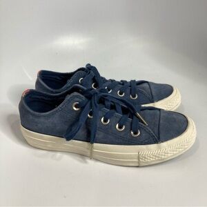 Converse suede leather sneakers size 5‎